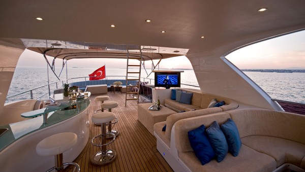 Motor Yacht Azmim