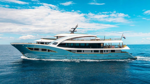 Bella Motor Yacht