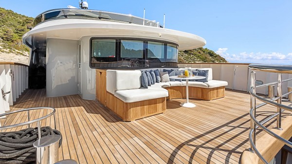 Motor Yacht Bella