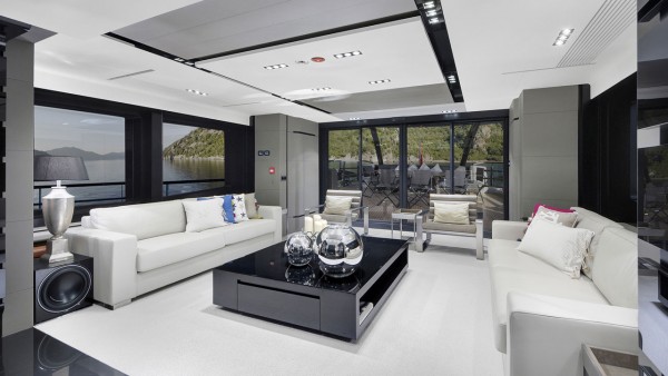 Motor Yacht FX