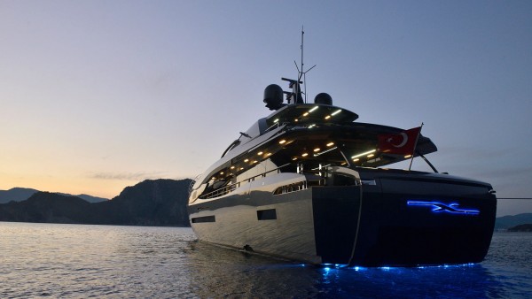 Motor Yacht FX