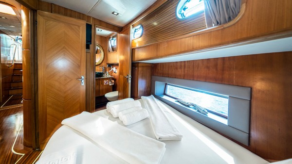 Motor Yacht Golden Story