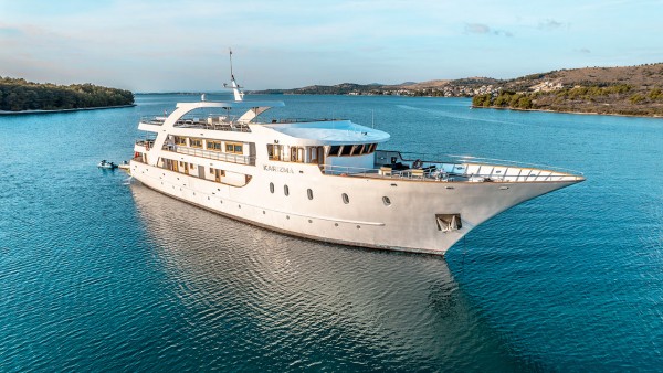 Motor Yacht Karizma