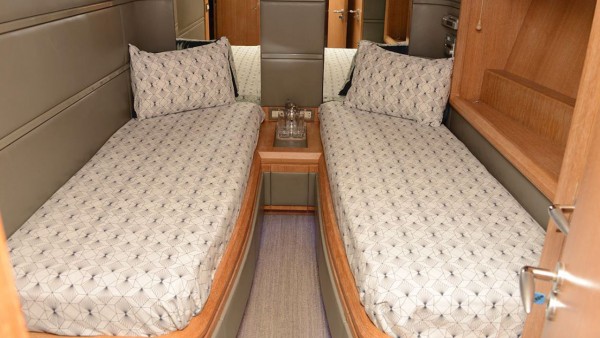 Motor Yacht Obsidian